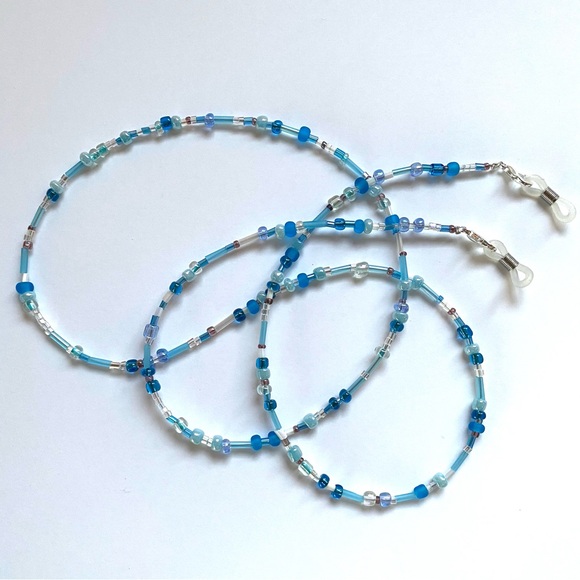 Blue and teal eyeglass chain. Vintage and upcycled beads, 28 inches in length - Picture 2 of 5